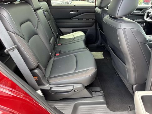 Used 2023 Nissan Pathfinder SL w/ Black Appearance Package AWD/4WD image 26