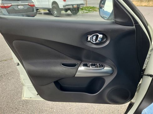 Used 2012 Nissan Juke SL image 17