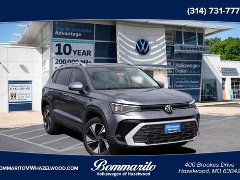 Used 2025 Volkswagen Taos SE image 1
