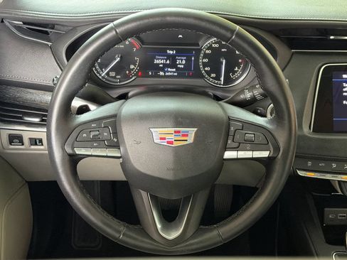 Used 2023 Cadillac XT4 Premium Luxury FWD image 4