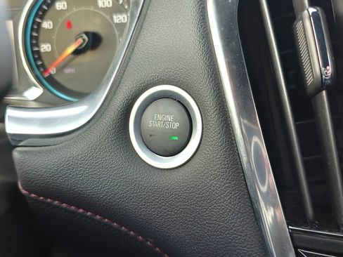 Used 2023 Chevrolet Traverse RS image 38