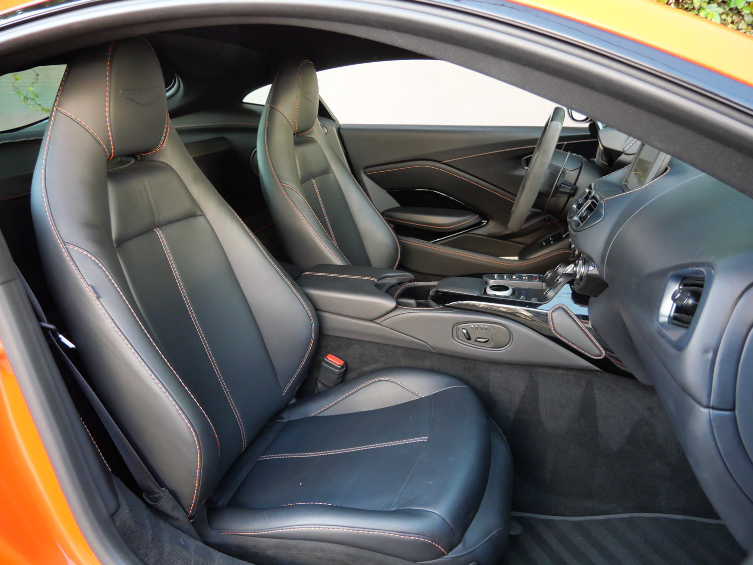 Used 2022 Aston Martin V8 Vantage Coupe RWD image 12