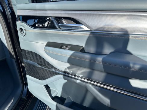 Used 2023 Jeep Grand Wagoneer Series III image 16