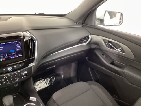 Used 2022 Chevrolet Traverse LT image 15