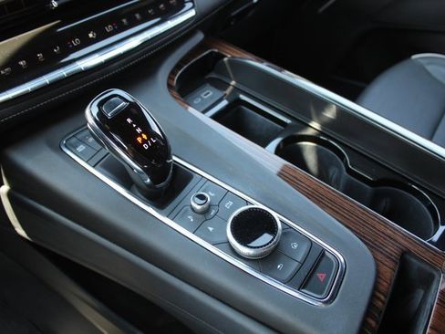 Used 2024 Cadillac Escalade Premium Luxury image 45