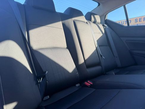 Used 2019 Nissan Altima 2.5 S FWD image 18