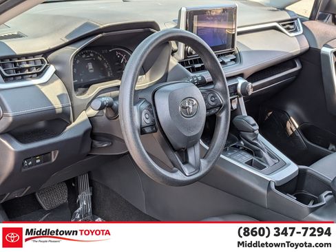 Used 2025 Toyota RAV4 XLE AWD/4WD image 16