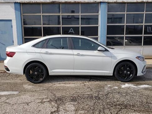 New 2026 Volkswagen Jetta SE image 2