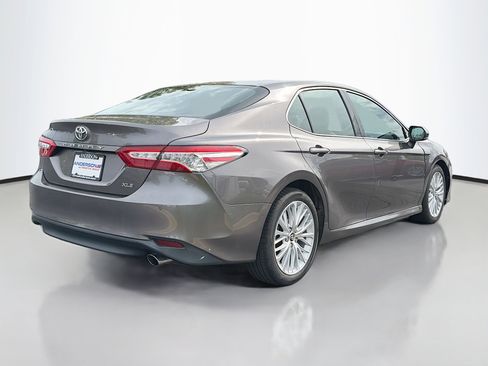 Used 2018 Toyota Camry XLE FWD image 11