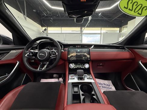 Used 2022 Jaguar F-PACE SVR image 14