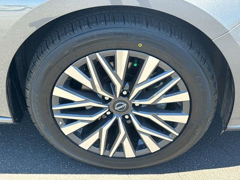 Used 2024 Nissan Altima 2.5 SV FWD image 12