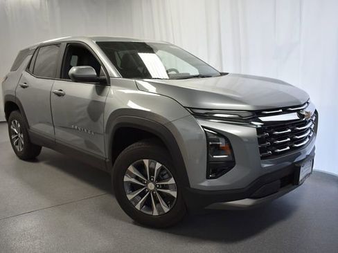 New 2026 Chevrolet Equinox LT w/ Convenience Package II FWD image 2