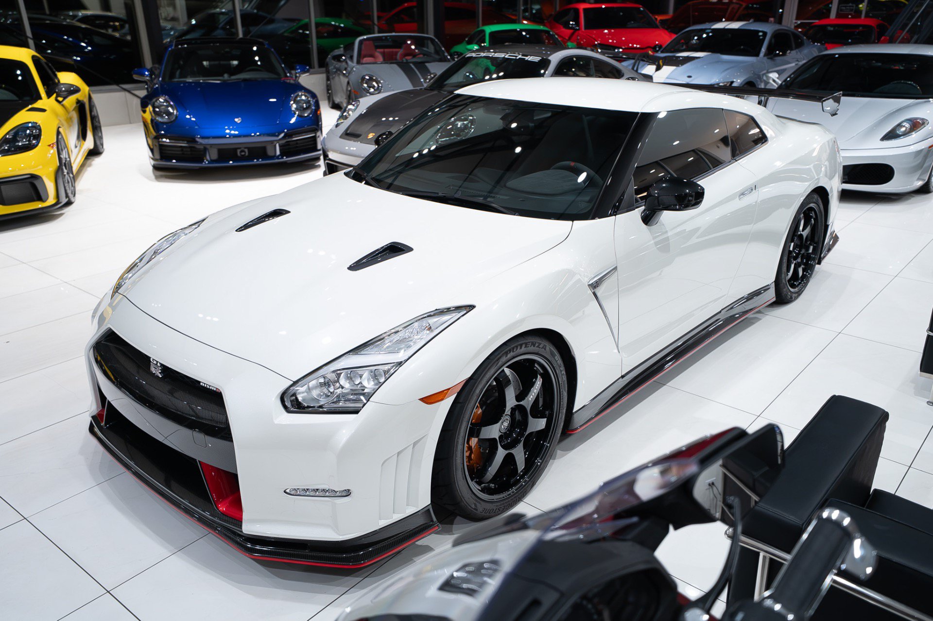 Used 2016 Nissan GT-R NISMO AWD/4WD image 39