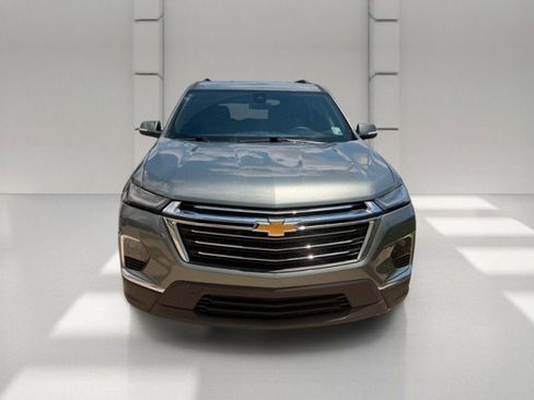 Used 2023 Chevrolet Traverse LT FWD image 2