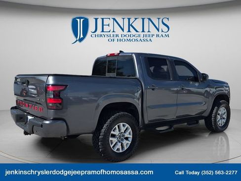 Used 2022 Nissan Frontier SV AWD/4WD image 3