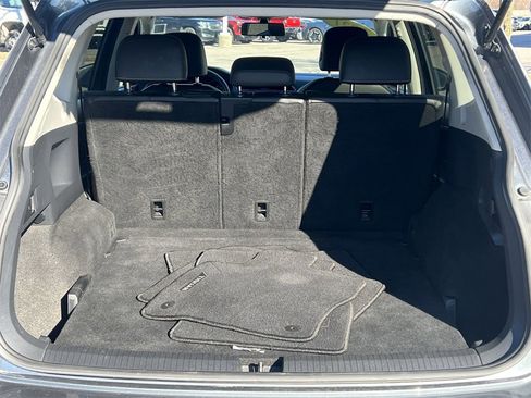 Used 2021 Volkswagen Tiguan SE image 19