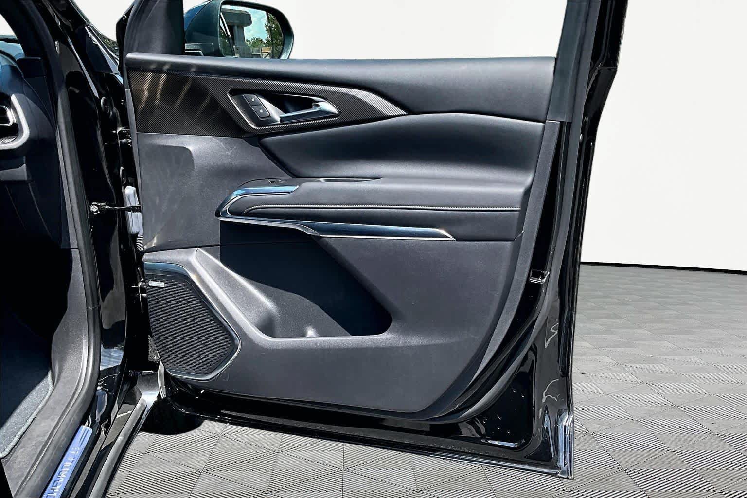 Used 2025 Chevrolet Traverse High Country w/ LPO, Floor Liner Package FWD image 66