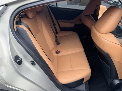 Used 2024 Lexus ES 350 w/ Premium Package FWD image 29
