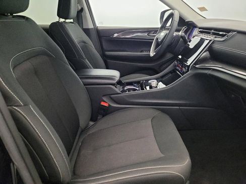 Used 2023 Jeep Grand Cherokee Laredo w/ Luxury Tech Group I AWD/4WD image 21