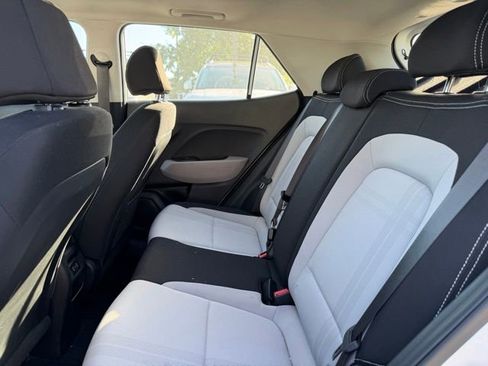 Certified 2025 Hyundai Venue SEL FWD image 9