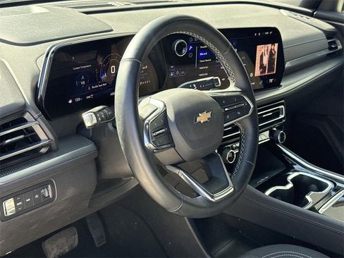 Used 2024 Chevrolet Traverse LT image 9