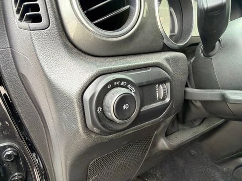 Used 2023 Jeep Wrangler Unlimited Sahara w/ LED Lighting Group AWD/4WD image 23