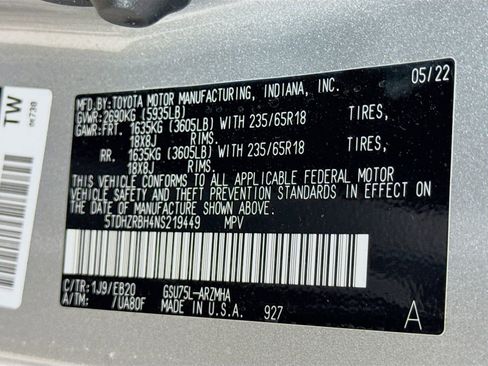 Used 2022 Toyota Highlander XLE AWD/4WD image 32