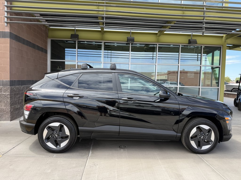 Used 2025 Hyundai Kona SEL FWD image 9