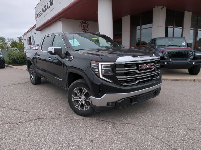 Used 2025 GMC Sierra 1500 SLT AWD/4WD image 3