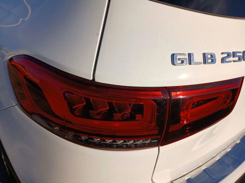 Used 2021 Mercedes-Benz GLB 250 w/ Premium Package image 12