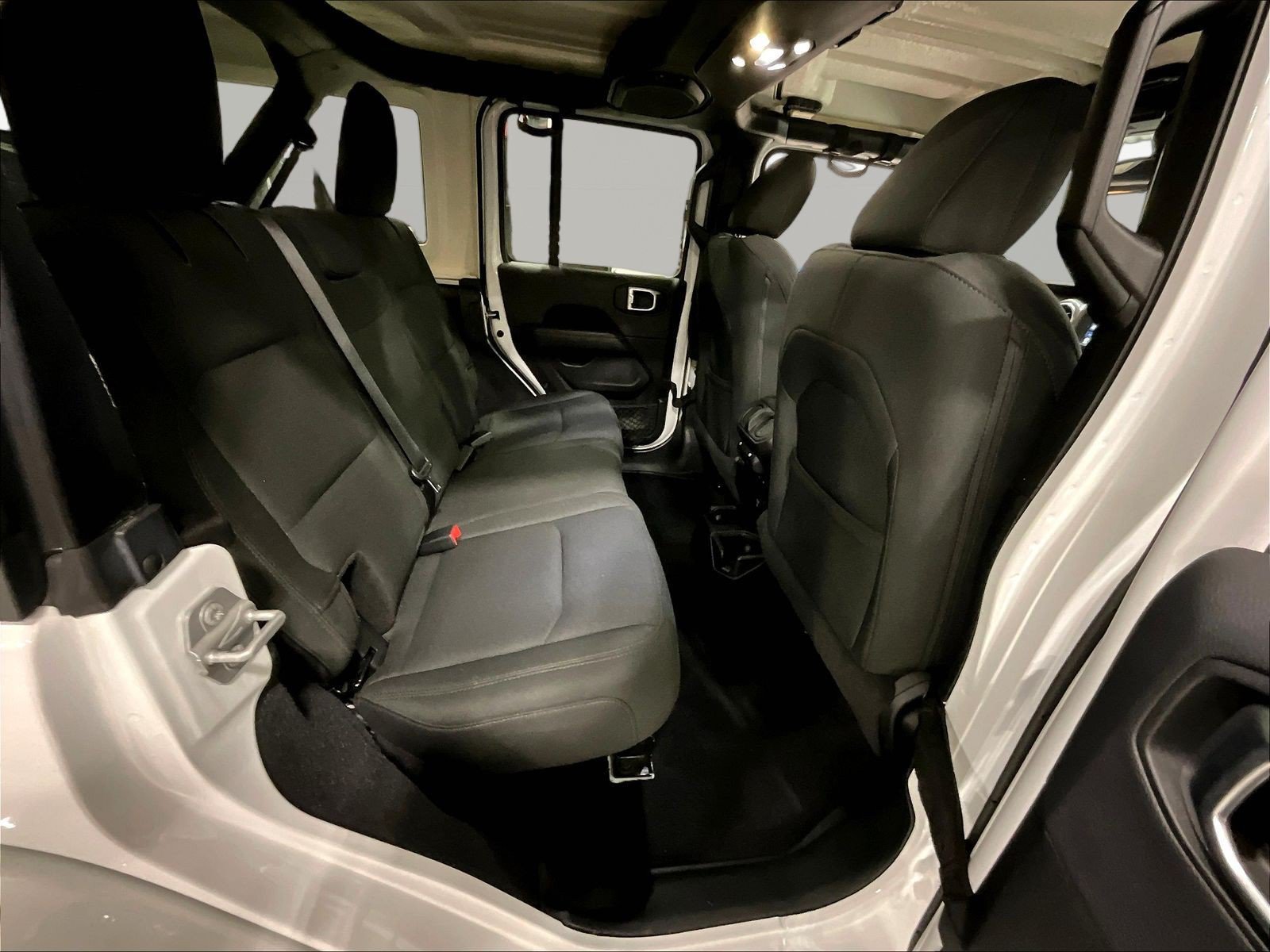 Used 2019 Jeep Wrangler Unlimited Sahara w/ Safety Group AWD/4WD image 25