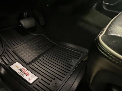 Used 2019 RAM 1500 Laramie AWD/4WD image 17