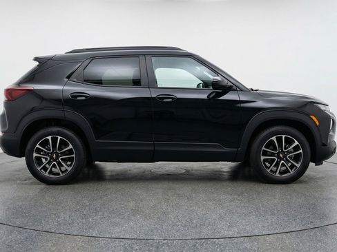 Used 2025 Chevrolet TrailBlazer LT image 11