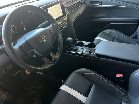 Used 2025 Toyota Camry SE FWD image 11