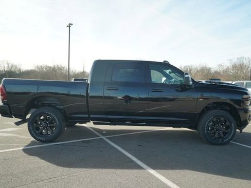 New 2026 RAM 2500 Laramie AWD/4WD image 9