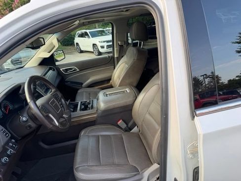 Used 2020 GMC Yukon Denali w/ Denali Premium Package AWD/4WD image 9