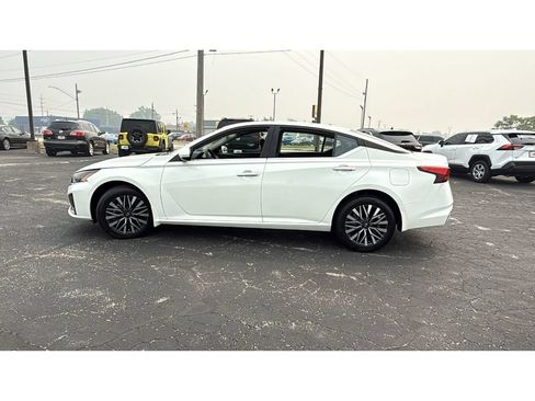 Used 2023 Nissan Altima 2.5 SV AWD/4WD image 4