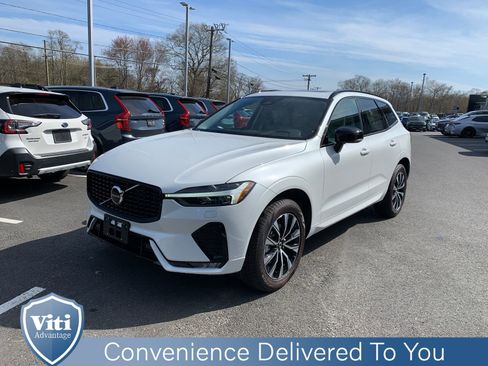 Certified 2025 Volvo XC60 B5 Core w/ Climate Package image 4