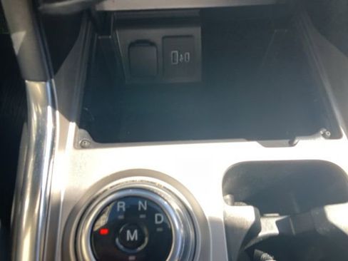 Used 2021 Ford Explorer XLT w/ Equipment Group 202A AWD/4WD image 14