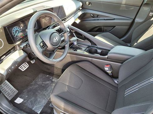 New 2025 Hyundai Elantra SEL image 8