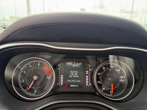 Used 2019 Jeep Cherokee Latitude Plus w/ Comfort/Convenience Group AWD/4WD image 15