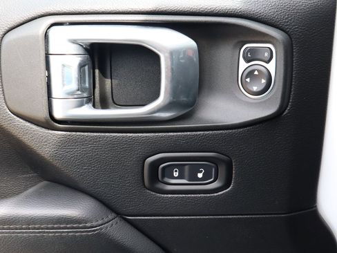 Used 2021 Jeep Wrangler Unlimited Sahara image 16