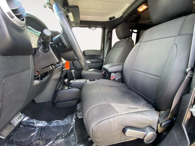 Used 2016 Jeep Wrangler Unlimited Sahara w/ Max Tow Package AWD/4WD image 9