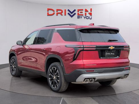 New 2026 Chevrolet Traverse LT w/ Sun and Wheel Package FWD image 3