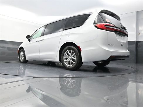 New 2026 Chrysler Pacifica Select image 21