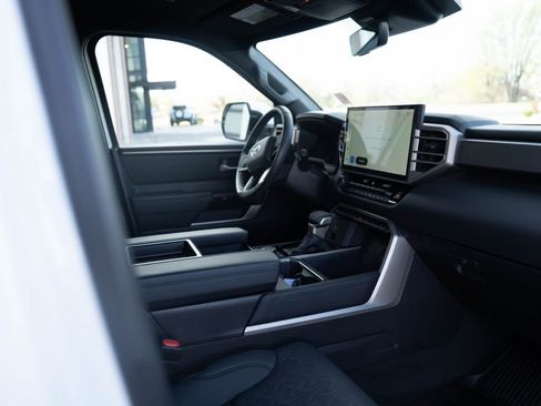 Used 2025 Toyota Tundra Limited AWD/4WD image 16