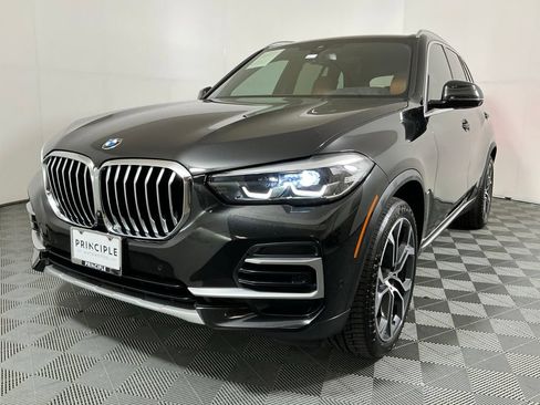 Certified 2023 BMW X5 xDrive40i w/ Premium Package AWD/4WD image 2