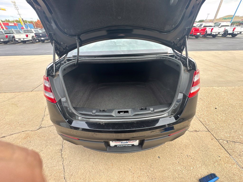 Used 2018 Ford Taurus Limited AWD/4WD image 37