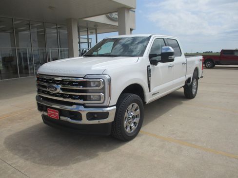 New 2026 Ford F250 4x4 Crew Cab Super Duty image 2