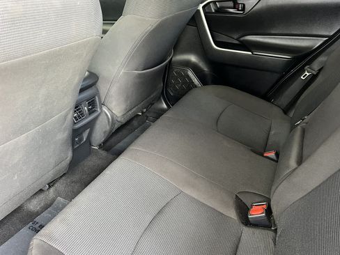 Certified 2022 Toyota RAV4 LE AWD/4WD image 4